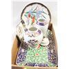 Image 1 : FIVE PIECES OF DECORATIVE ORIENTAL PORCELAIN