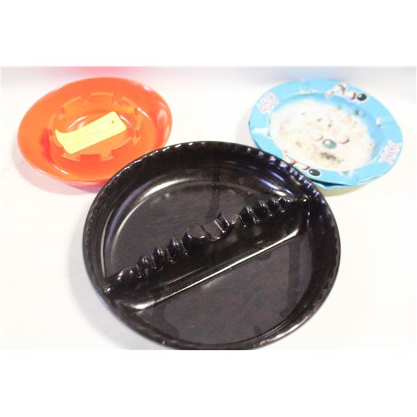 VINTAGE CANADIAN PLASTICS ASHTRAYS #371,