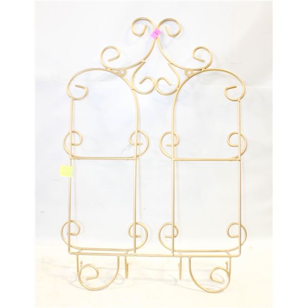 BRASS TONE WALL DISPLAY FT 4 SPECIALTY PLATES