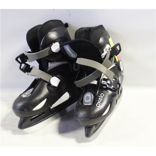 OXELO KIDS SZ 1/2.5 ICE SKATES - USED