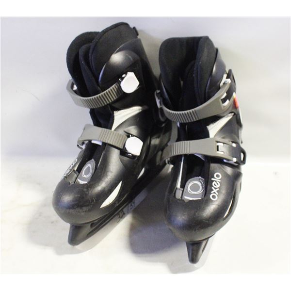 OXELO KIDS SZ 1/2.5 ICE SKATES - USED