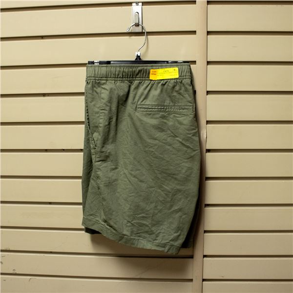 NEW GAP WOMEN'S GREEN CASUAL SHORT SIZE L