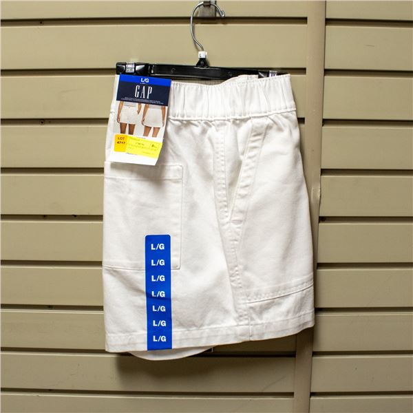 NEW GAP WOMEN'S WHITE CASUAL SHORT SIZE L