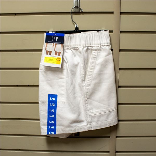 NEW GAP WOMEN'S WHITE CASUAL SHORT SIZE L