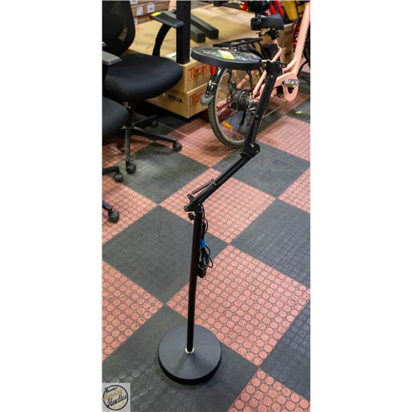 BLACK ADJUSTABLE 48" MAGNIFIER FLOOR LAMP