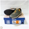 Image 1 : NEW EDDIE BAUER KIDS SIZE 4 HIKING SHOES