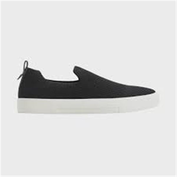 BRAND NEW CALL IT SPRING BLACK KNIT SHOE SIZE 6