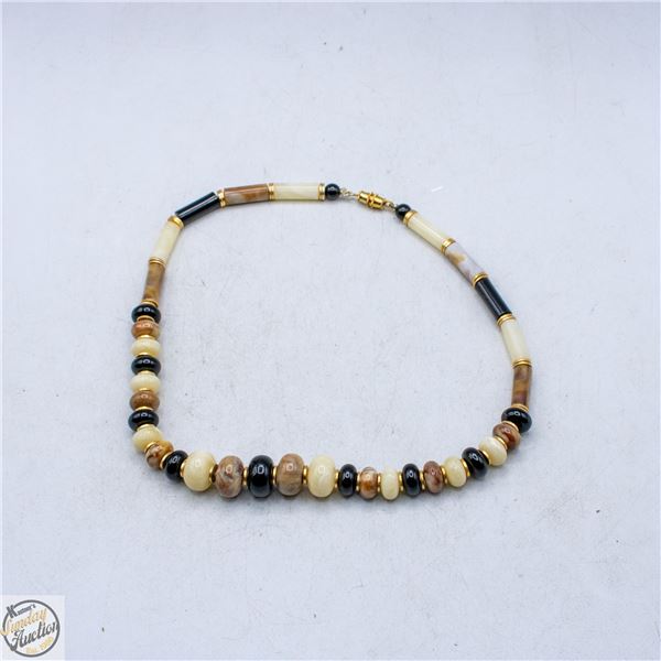 VINTAGE NECKLACE BROWN BLACK WHITE STONES