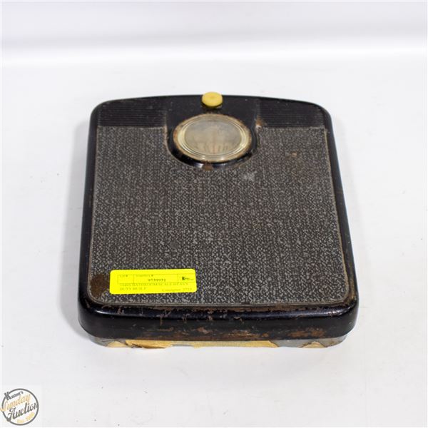 1940S BATHROOM SCALE HEAVY DUTY BUILT - WORKING