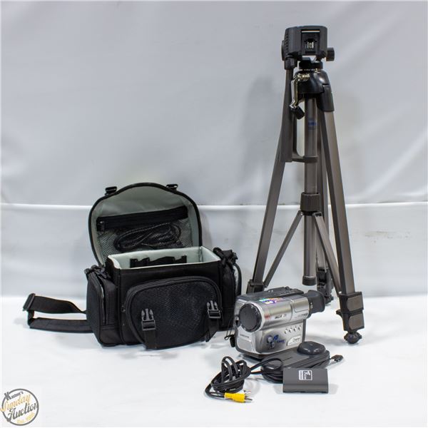 VCR CAMCORDER RECORDER W/BAG SAMSUNG/TRIPOD