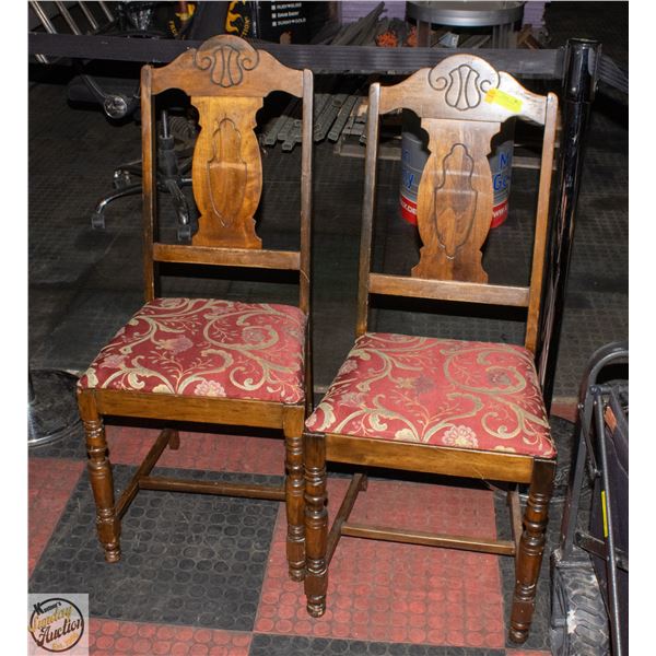 VINTAGE SOLID WOOD CHAIR