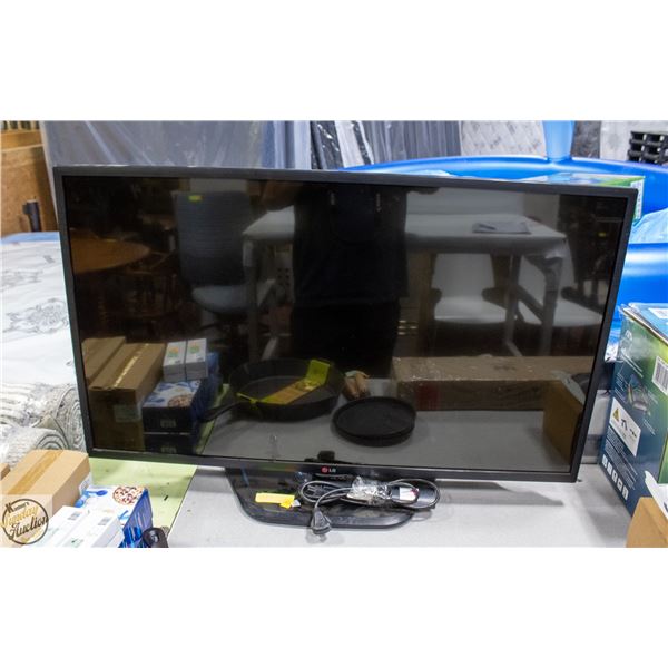 LG TELEVISION WITH REMOTE MODEL 42LN5700-UH 44"