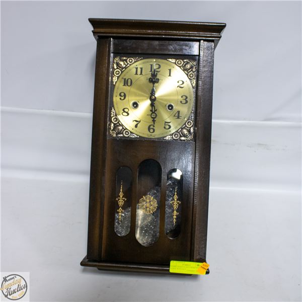 DANIEL DAKOTA KEY WIND WALL CLOCK WITH KEY