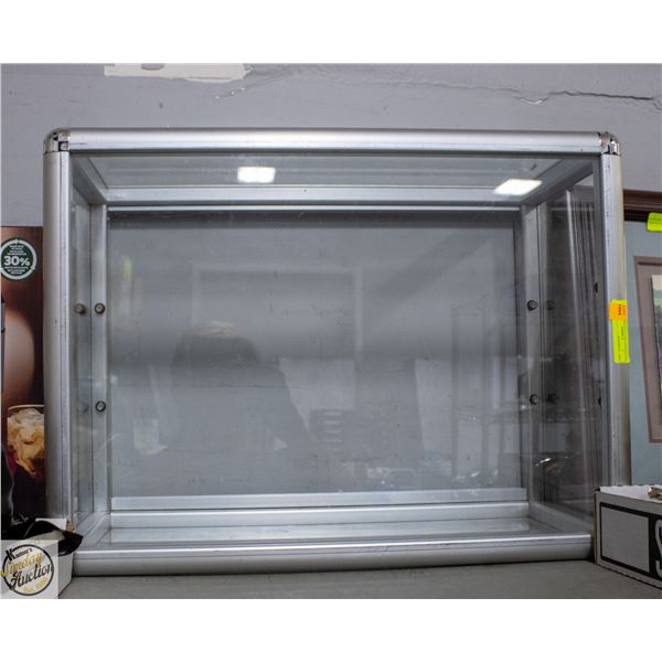 RECTANGULAR GLASS DISPLAY