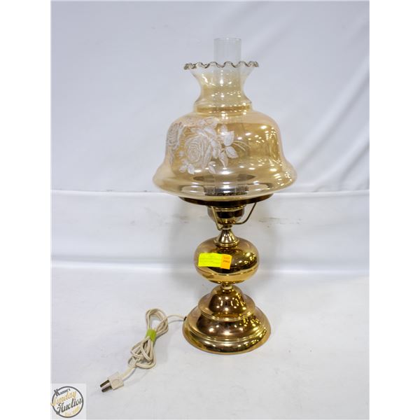 VINTAGE QUOIZEL HURRICANE STYLE TABLE LAMP