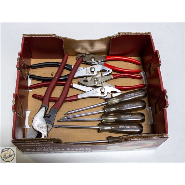 TRAY OF SCREW DRIVERS