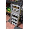 Image 1 : ALUMINUM FOLDING LOADING RAMP