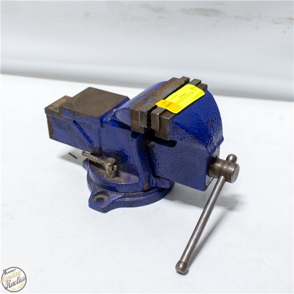 MASTERCRAFT BENCH VISE - 4" JAWS