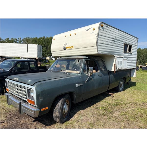 1981 DODGE CLUB CAB 2500 V8 2WD MANUAL