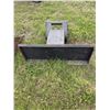 Image 2 : Skidsteer small toothed bucket