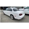 Image 2 : 2005 JAGUAR S-TYPE R, 4DRSD, WHITE, VIN SAJXA03V651N49451,