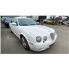 Image 4 : 2005 JAGUAR S-TYPE R, 4DRSD, WHITE, VIN SAJXA03V651N49451,