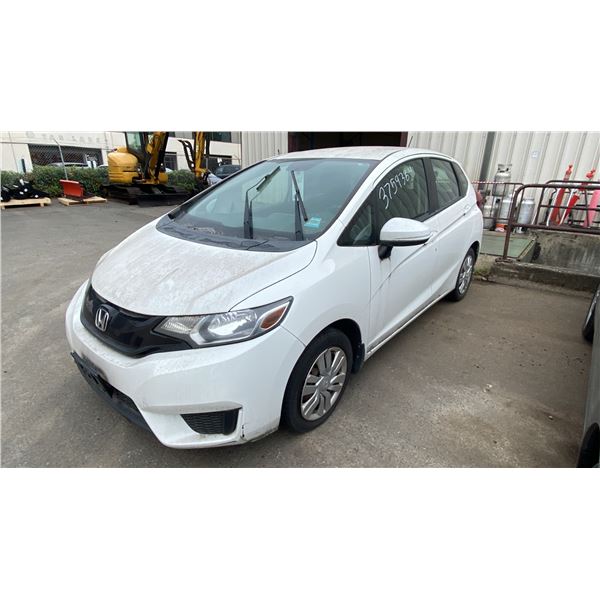 2015 HONDA FIT, 4DRSW, WHITE, VIN 3HGGK5H55FM111074,