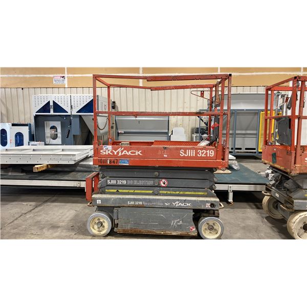 SKYJACK SJIII 3219 COMPACT ELECTRIC SCISSOR LIFT WITH 550LB PLATFORM CAPACITY, 19' MAX PLATFORM