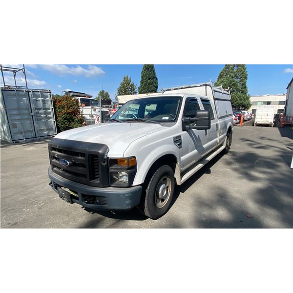 2008 FORD F250 XL SUPERDUTY, 4DR CREW CAB PU, WHITE, VIN 1FTSW205X8EB65180,