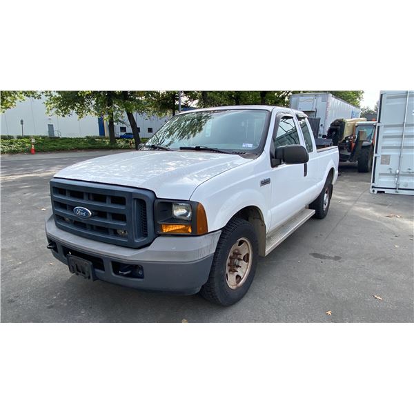 2006 FORD F250 XL SUPERDUTY, 2DR EXT CAB PICKUP WHITE VIN 1FTNX20586EB25560,