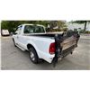 Image 2 : 2006 FORD F250 XL SUPERDUTY, 2DR EXT CAB PICKUP WHITE VIN 1FTNX20586EB25560,