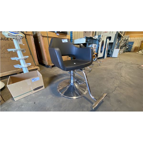 BERKELEY RICHARDSON BLACK PADDED VINYL SALON CHAIR WITH CHROME BASE, HYDRAULIC FOOT PUMP &
