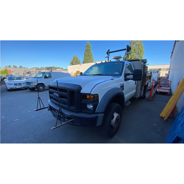 2008 FORD F450 SUPERDUTY, 2DR DUMP TRUCK, WHITE, VIN 1FDXF46R98EA14600,