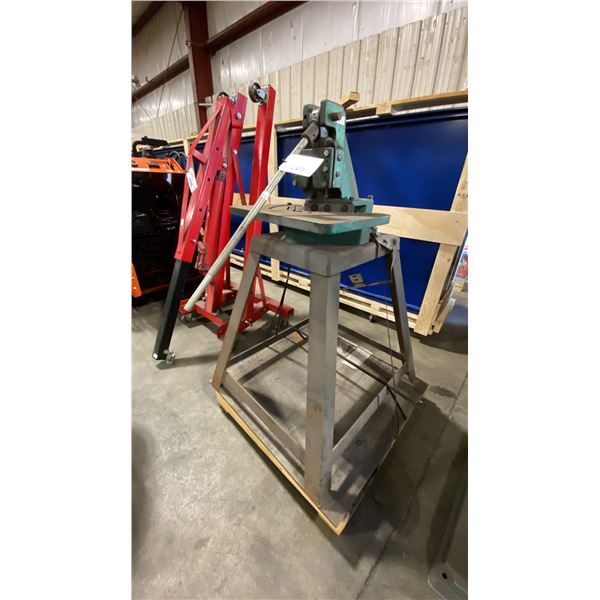 AKHURST MACHINERY INDUSTRIAL HAND OPERATED NOTCHER *RIGHT SIDE OF BED HAS CRACK*