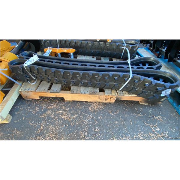 K302 EXCAVATOR QUICK HITCH EXCAVATOR ATTACHMENT *FITS 302 EXCAVATORS* & PAIR OF 7" RUBBER