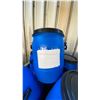 Image 3 : PALLET CRATE OF BLUE PLASTIC COMMERCIAL MINI TRANSPORT BARRELS WITH HANDLES / LIDS