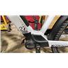 Image 8 : BOSCH MOUSTACHE 27 WHITE 10 SPEED FRONT SUSPENSION POWER ASSISTED E-BIKE WITH FULL DISC BRAKES