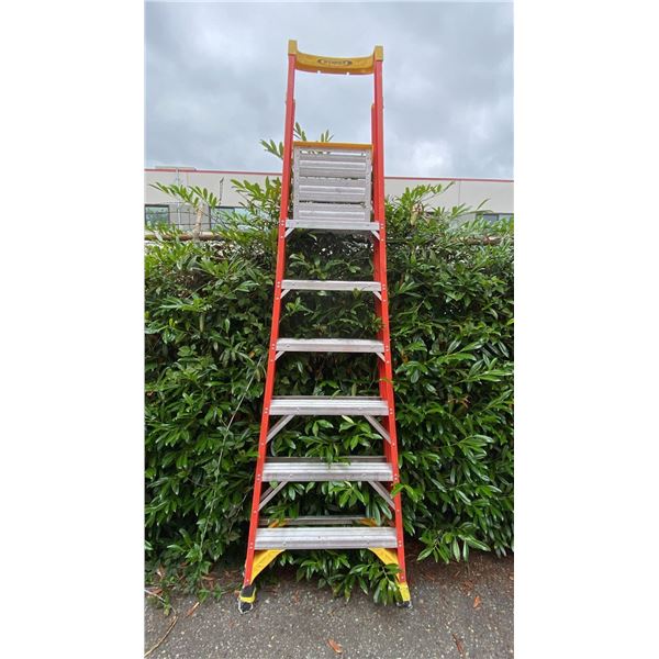 WERNER PODIUM MAX 6' ORANGE CARBON FIBER INDUSTRIAL PLATFORM LADDER