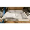 Image 2 : SHELF OF 4 ASSORTED PORCELAIN SINKS