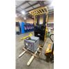 Image 2 : 2001 YALE OS030BEN24TE105 STAND ON ELECTRIC ORDER PICKER WITH 6483.1 HOURS, 24 VOLT BATTERY, 2500LB