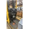 Image 8 : 2001 YALE OS030BEN24TE105 STAND ON ELECTRIC ORDER PICKER WITH 6483.1 HOURS, 24 VOLT BATTERY, 2500LB