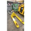 Image 2 : YELLOW 5000LB CAPACITY PALLET JACK