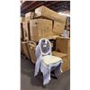 Image 2 : 8 PALLETS OF WHITE PLASTIC FRAMED STACKING EVENT CHAIRS