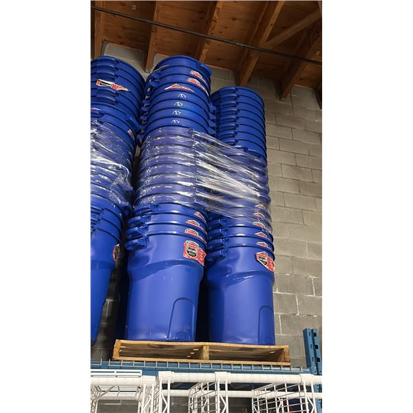 4 STACKS OF 20 BLUE RUBBERMAID ROUGHNECK RECYCLE/TRASH BINS WITH LIDS- 32 GAL/ 121 L