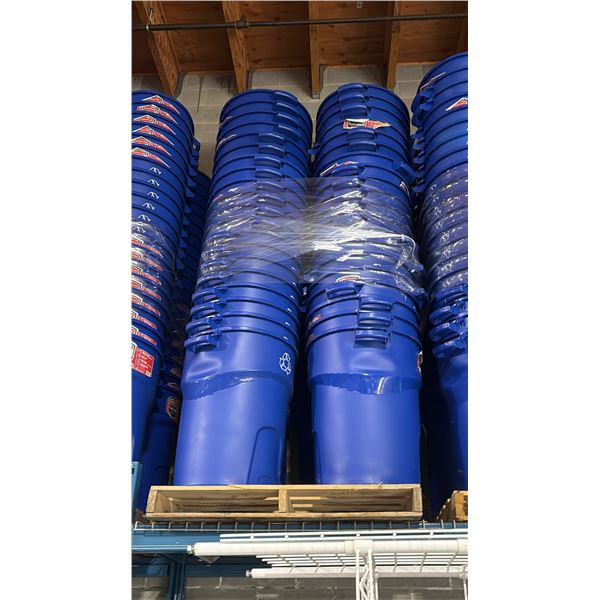 4 STACKS OF 20 BLUE RUBBERMAID ROUGHNECK RECYCLE/TRASH BINS WITH LIDS- 32 GAL/ 121 L