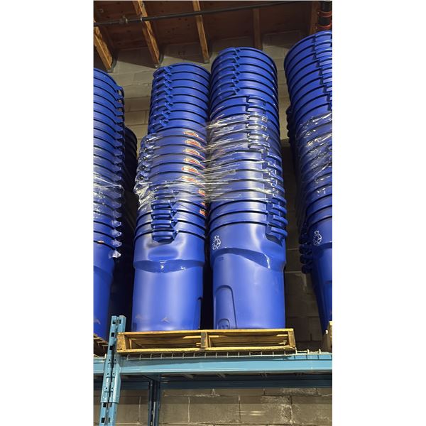 4 STACKS OF 20 BLUE RUBBERMAID ROUGHNECK RECYCLE/TRASH BINS WITH LIDS- 32 GAL/ 121 L