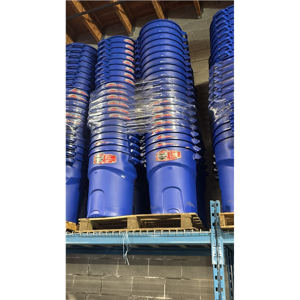 4 STACKS OF 20 BLUE RUBBERMAID ROUGHNECK RECYCLE/TRASH BINS WITH LIDS- 32 GAL/ 121 L