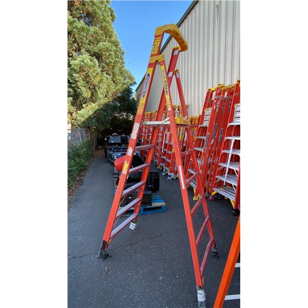 WERNER PODIUM 6' ORANGE CARBON FIBER INDUSTRIAL PLATFORM LADDER