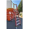 Image 2 : WERNER PODIUM 6' ORANGE CARBON FIBER INDUSTRIAL PLATFORM LADDER