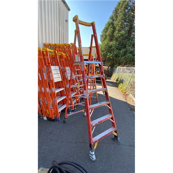 WERNER PODIUM 6' ORANGE CARBON FIBER INDUSTRIAL PLATFORM LADDER